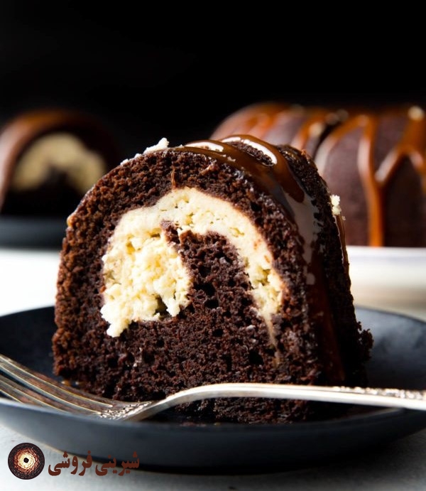 روش پخت کیک اسفنجی شکلات خامه ای
